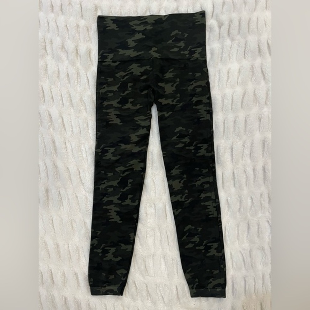 SPANX Look At Me Now Seamless Cropped Leggings Green Camo Size XL‎